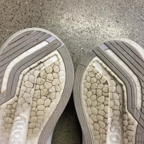 $200 Saucony Endorphin Pro 9.5 running shoes black worn only about 25 miles. - Picture 9 of 12